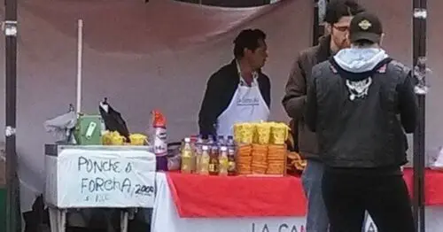 BEBIDA Y PONCHE DE FRUTAS BEBIDA Y PONCHE DE FRUTAS